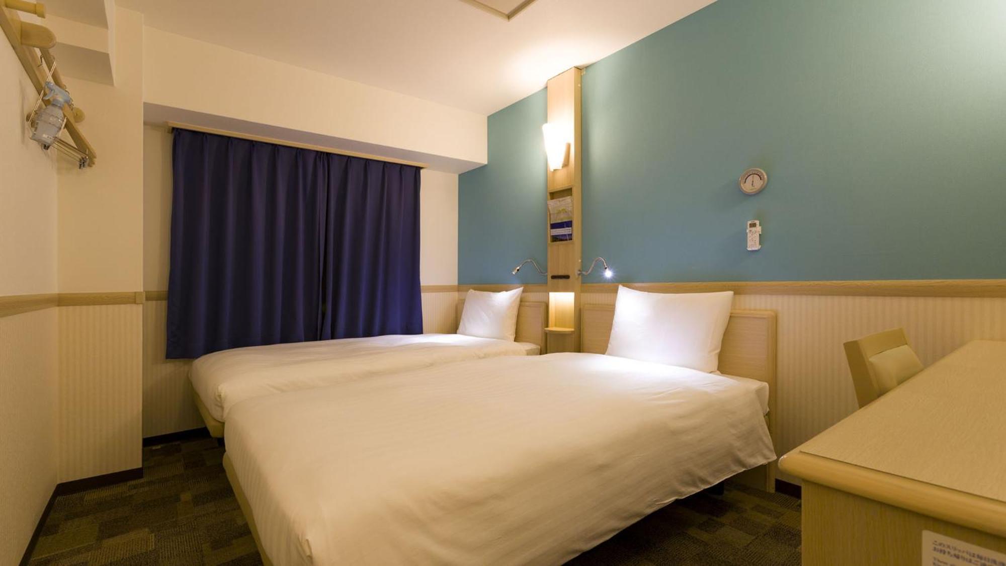 Toyoko Inn Odawara Eki Higashi Guchi Rum bild